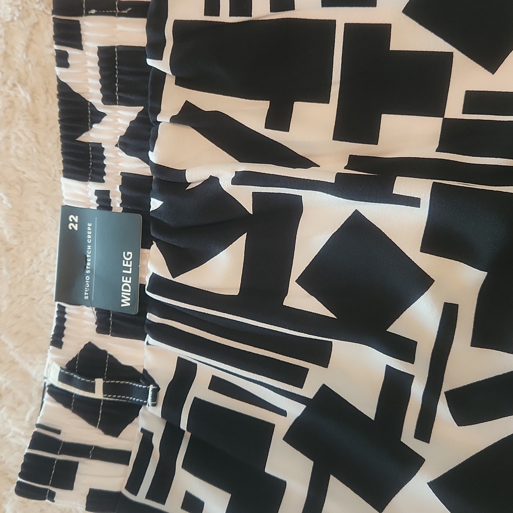 NWT Torrid Sz 22 Wide Leg Studio Crepe High Rise Pant Geo Cloud Dancer New Offic - Picture 6 of 9